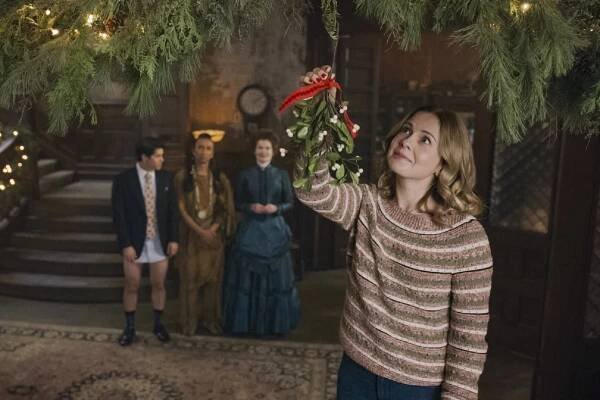 Ghosts - The Christmas Spirit, Part One - Z filmu - Rose McIver