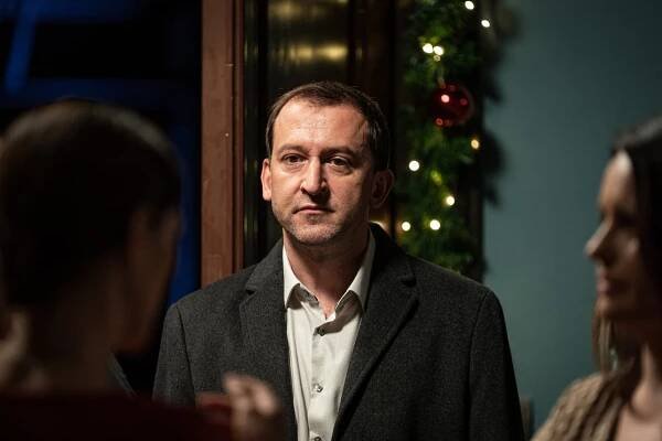 FOTO: Martin Hofmann si zahrál v komedii manžela, kterému ale vztah skomírá. – stránka 32