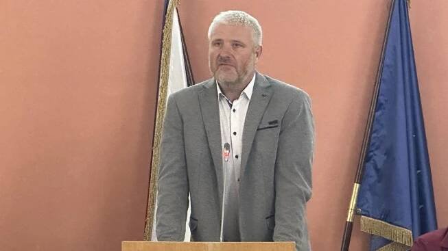 Pro stíhaného exprimátora lustroval podezřelá auta. Přesto dál zůstává šéfem chomutovských strážníků