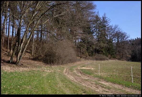 Horní Lhotice – dolní hrádek – fotografie / hrady-zriceniny.cz