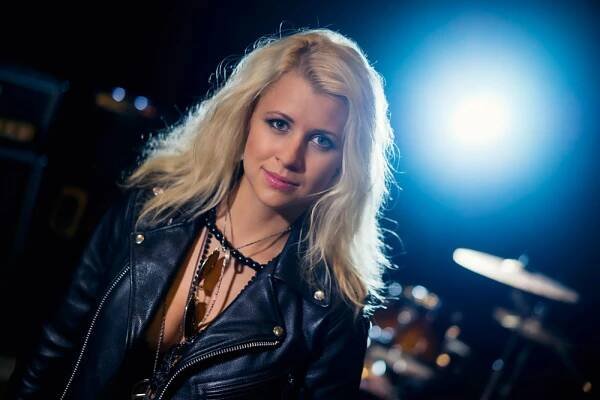 Příležitosti hrát v Číně si vážím, říká bubenice Veronika Lukešová, která teď vystupuje s Limetalem