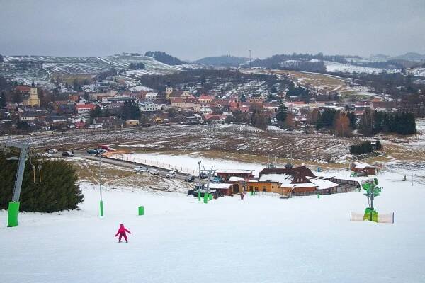 Ski areál v Olešnici nabízí skvělé podmínky po celou sezónu. Vítá začátečníky i zdatnější lyžaře | Střední Čechy