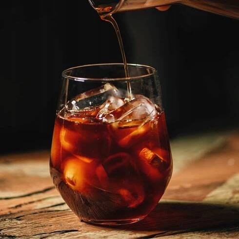 Káva studená Cold Brew s příchutí ostrého manga a pomeranče 250 ml Výrobek neobsahuje protispékavá látka cholesterol kvasnice lepek GMO vejce laktózu mléčné výrobky palmový olej ořechy semena pšenici sóju taurin trans tuky