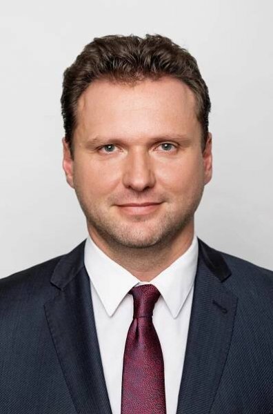 Kam se zklamaným „kytaristou“ Vondráčkem? Rýsuje se nové křeslo pro exšéfa Sněmovny
