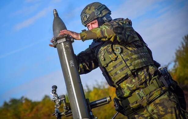 Tanky, děla, letadla, vrtulníky i Javeliny. Na Doupově končí netradiční cvičení