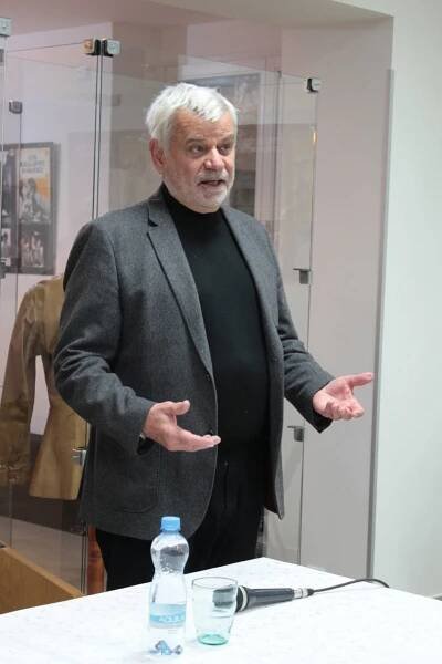 Herec Štěpánek vzpomínal v Dubí na své filmové role. Hrál třeba ve Zlatovlásce