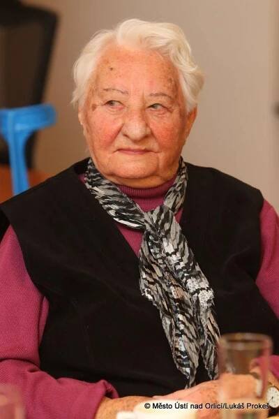 S DEVADESÁTNÍKY SE SETKALI NA RADNICI - Město Ústí nad Orlicí