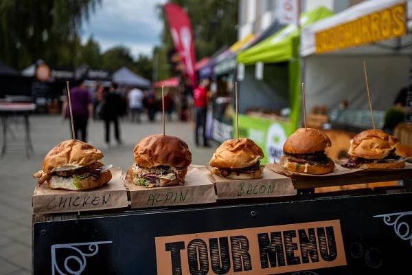 VIDEO: Festival hamburgerů ve Frýdku-Místku. Takové tam byly ceny a pochoutky