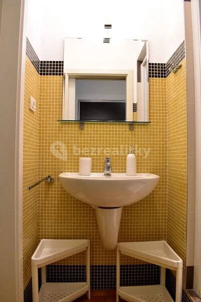 Pronájem bytu  60 m², Staropramenná, Praha, Praha