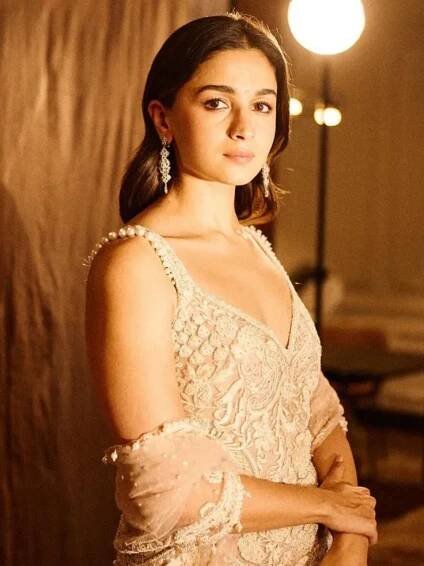 Alia Bhatt-inspired Navratri suits every woman should try
