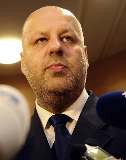 Šéf policie Lessy byl 'na výslechu', tři hodiny