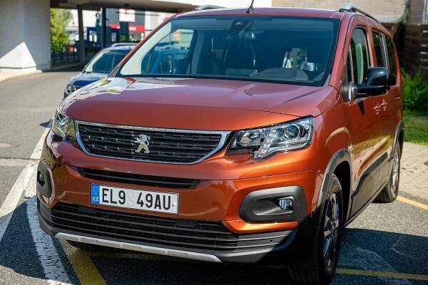 Malé elektrické dodávky: První jízda s vozy Peugeot, Citroën a Opel - Flotila