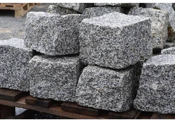 Žulová kostka 15-17 šedá hrubozrnná - Dolfi Stone