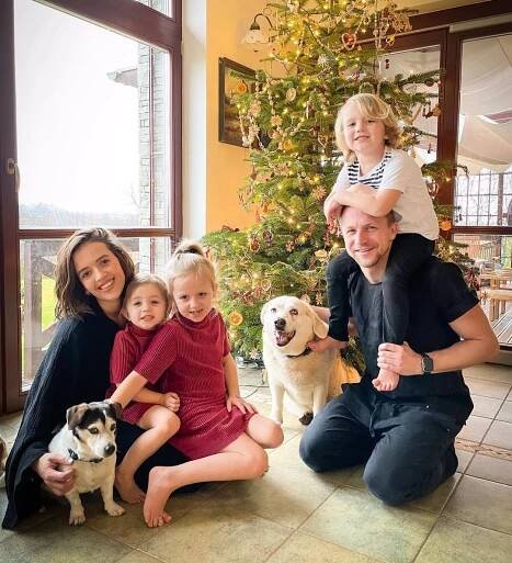 FOTO: Klusovi sdíleli společný snímek jako z reklamy na štěstí a lásku. – stránka 98