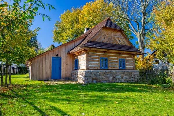 Krátká: vesnická památková rezervace s bohatou historií a jedním z nejhodnotnějších celků lidové architektury 