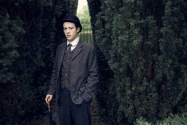 HOWARDS END — PLAYGROUND