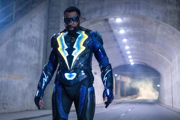 Black Lightning: V poslední řadě superhrdina pověsí řemeslo na hřebík – je tu upoutávka