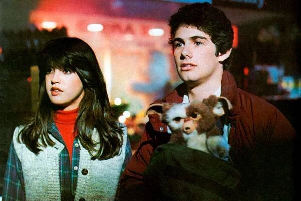 Phoebe Cates and Zach Galligan