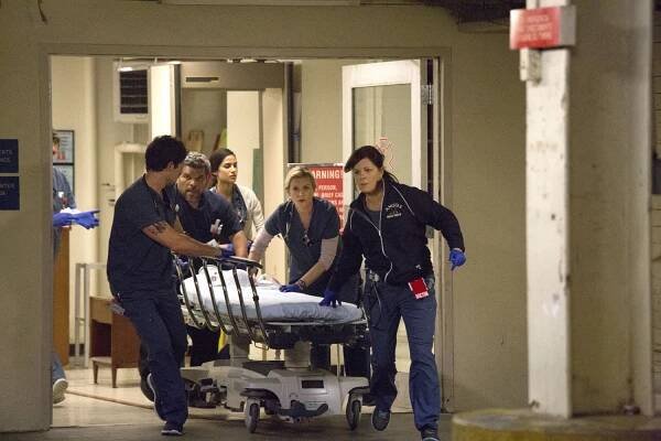 Marcia Gay Harden, Bonnie Somerville, Melanie Kannokada, Benjamin Hollingsworth, Luis Guzman in 'Code Black'