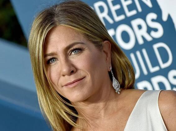 Thank You, Humidity, for Bringing Us Jennifer Aniston's Naturally Wavy Hair — See Photos