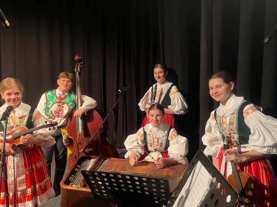 Folklorní sdružení Jánošík Brno - Dětský folklorní soubor Štěpnička, Veselí nad Moravou