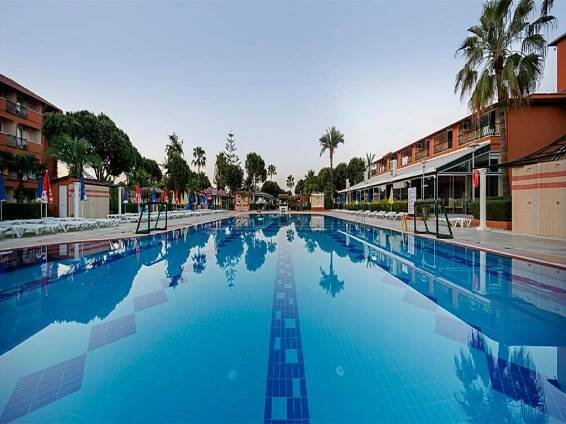 Bazén v ubytování Club Turtas Beach - All Inclusive nebo v jeho okolí