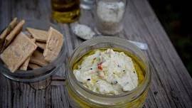Libanonský krémový sýr chutná jako lučina a využijete jej jako pomazánku. Jak jej připravit?