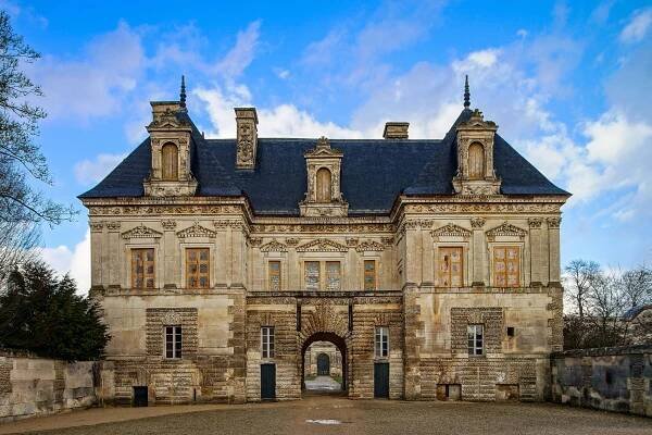 Pohled na majestátní francouzské hrad Tanlay, Burgundsko, Francie — Stock obrázek