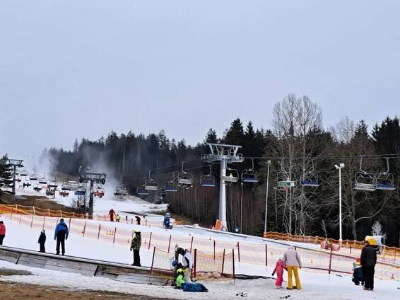 - Návrat zimy a opětovné otevření sjezdovek v areálu Hochficht, Sterstein, Frymburk, Lipno...