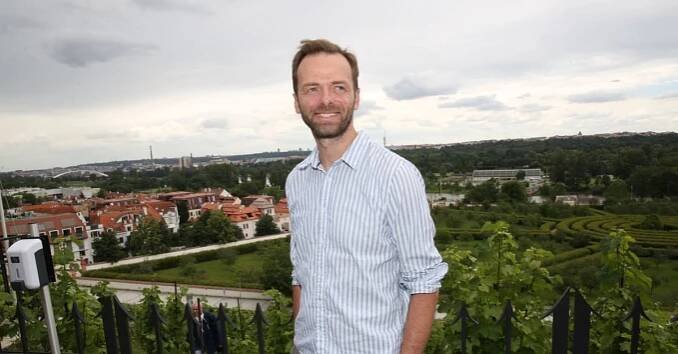 Lukáš Langmajer ukázal netradiční bydlení. Z venku dům vypadá nenápadně, interiér ale překvapí