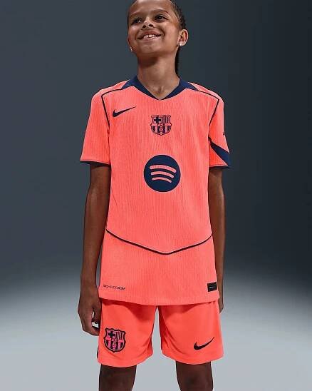 Třetí zápasový autentický fotbalový dres Nike Dri-FIT ADV Total 90 FC Barcelona 2025/26 pro větší děti