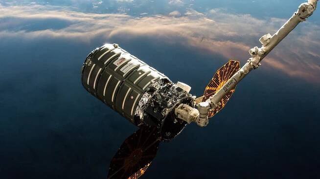 ŽIVĚ A ČESKY: Cygnus NG-16 u ISS – Kosmonautix.cz