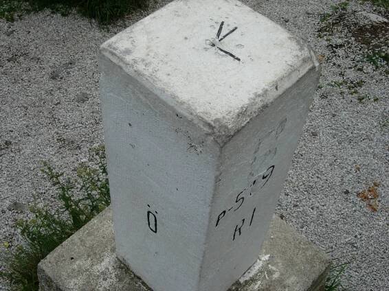 Soubor:20040727-59 Arnoldstein Dreiländergrenzstein.jpg – Wikipedie