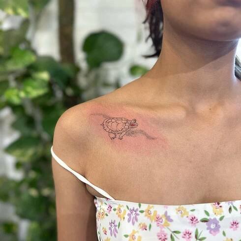 30+ Collarbone Tattoos: Trending Ideas for Women and Men - AI Tattoo Lab