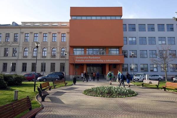 Fakulta elektrotechniky a informatiky slaví 15 let od vzniku