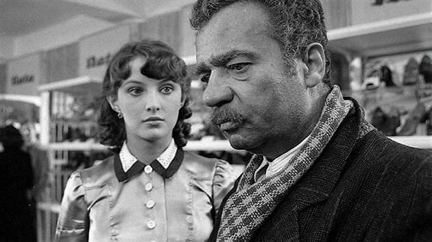 Zlata Adamovská a Vladimír Menšík ve filmu Lásky mezi kapkami deště (1979)