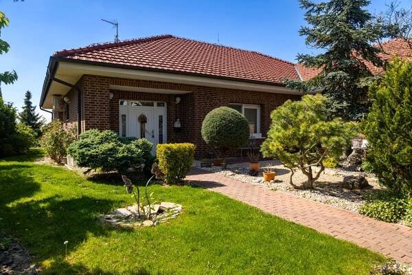 Objevte dokonalý rodinný dům ve Stupave - ZENITH Luxury Real Estate