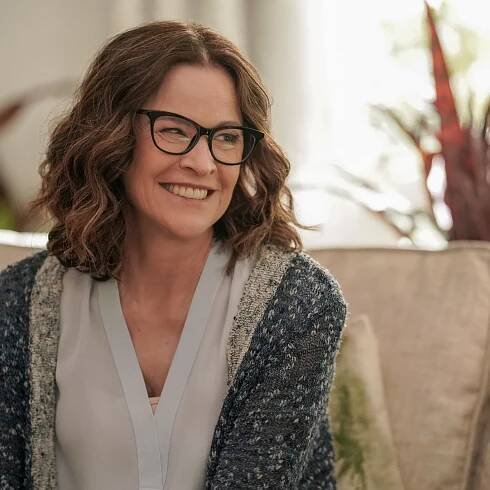 Ally Sheedy savors nuanced TV role in 'Single Drunk Female'