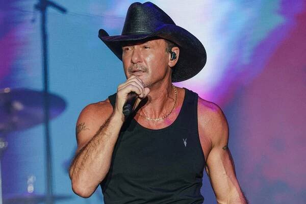 Tim McGraw Wears Jersey of His Late Father — a Former Phillies Pitcher — to the World Series