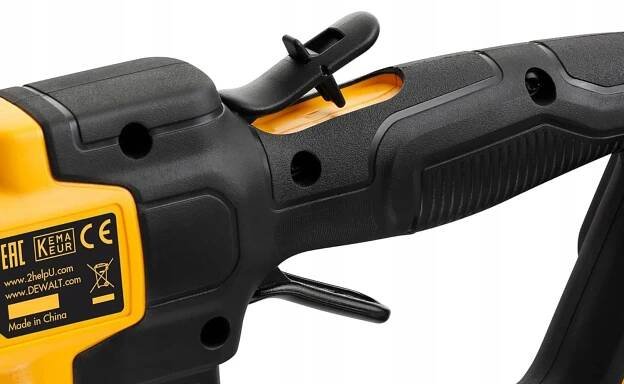 DEWALT Nůžky na živý plot Akumulátorové 55 cm 18V DCMPH566N NA VÝLOŽNÍKU Váha výrobku včetně jednotkového obalu 3.6 kg