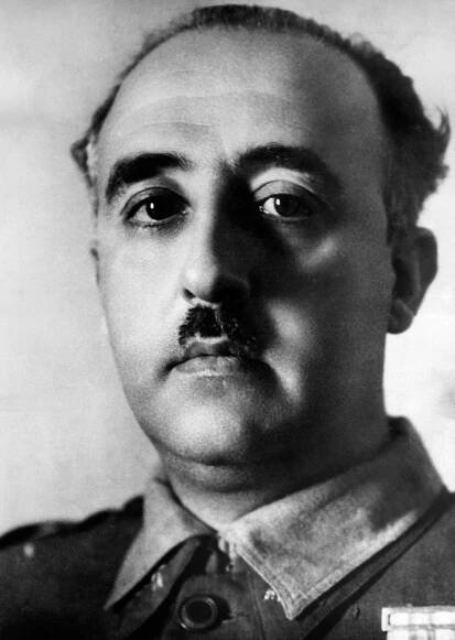 FOTO: Generál Francisco Franco měřil 1,62 metrů.