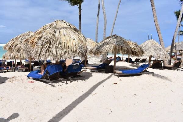 Royalton-Punta-Cana-beach-palapa