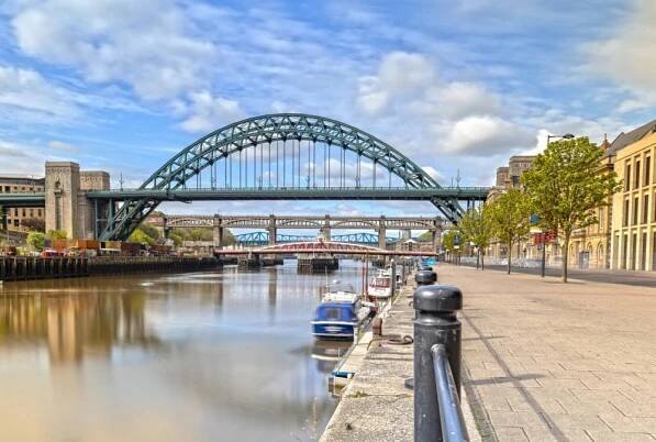 tyne bridge v newcastle upon tyne ve velké británii - newcastle upon tyne - stock snímky, obrázky a fotky