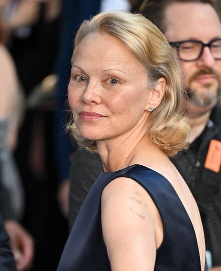 Hollywoodský make-up? Hvězdy volí přirozenost, investují do skincare a ubírají na pudru