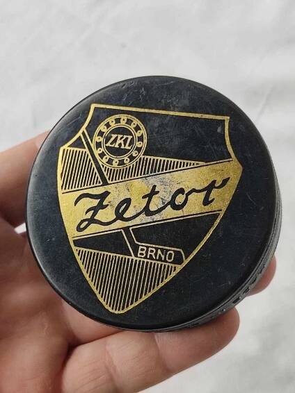 Starý puk Zetor Brno