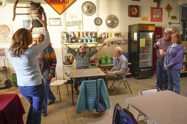 Farma na spadnutí - Six Out of Six (S02E07) (2019) | Galerie - Z natáčení | ČSFD.cz