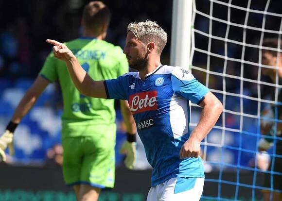 Dries Mertens esulta dopo un gol