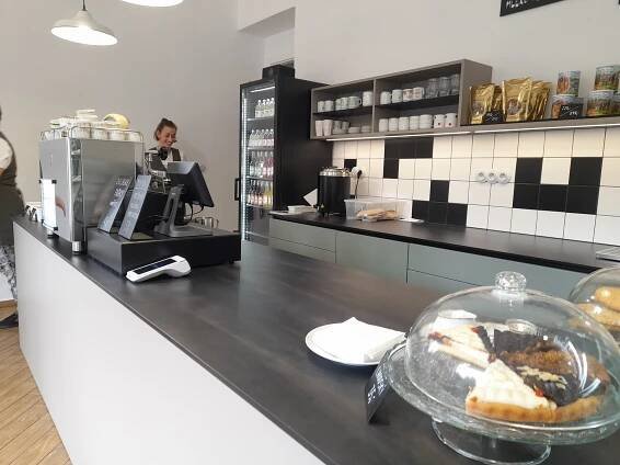 Retro hrníčky i nabídka. Nové bistro v Potštejně láká na atmosféru dávných časů
