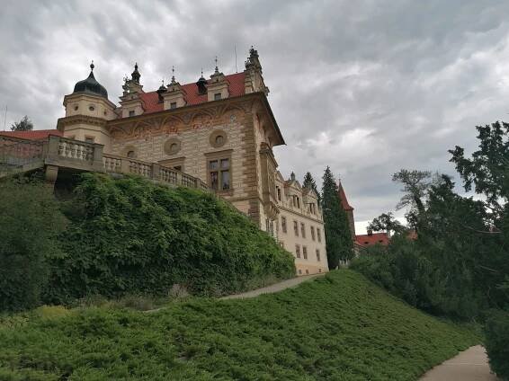 Kam na výlet s Naší krásnou zahradou: za krásou, poznáním i pohádkami do Průhonického parku a zámku, kde se zabaví celá rodina