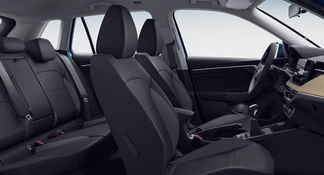 V případě nového crossoveru technická data uvádějí i maximální provozní hmotnost (po započtení veškeré možné výbavy). U 1.0 TSI/85 kW s manuálem činí 1390 kilogramů, což ale nutně nemusí znamenat, že na tom Scala bude o 9 kg hůře. Kamiq má totiž v základu 9 airbagů místo šesti či podélné střešní nosiče. Tyto prvky už určitý hmotnostní rozdíl znamenají. Interiér Škody Kamiq